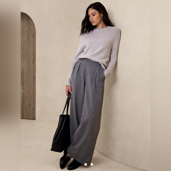 BANANA REPUBLIC Essential Pullover Sweater, Large, Heather Gray - Picture 2 of 6